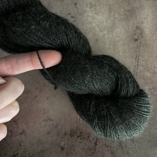 Black Fingering Weight Lamb Wool Yarn 450 yards Icelandic Lamb Wool Yarn Montana - Copia Cove