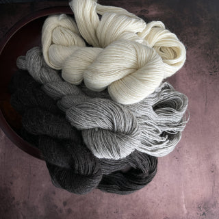 Black Fingering Weight Lamb Wool Yarn 450 yards Icelandic Lamb Wool Yarn Montana - Copia Cove