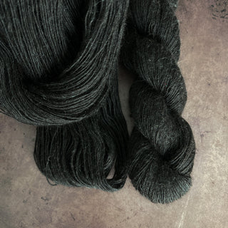 Black Fingering Weight Lamb Wool Yarn 450 yards Icelandic Lamb Wool Yarn Montana - Copia Cove