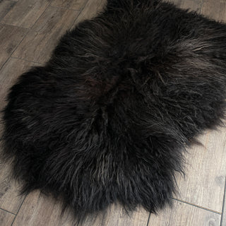 Black XL Eco-Friendly Bark Tanned Icelandic Sheepskin - Copia Cove