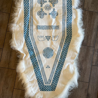 Celtic Bears & Bees Large Skinnfell Throw Blanket Two-Pelt Icelandic Sheepskin Art - Copia Cove