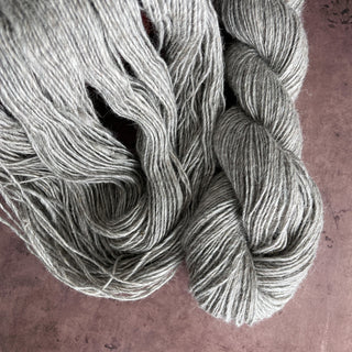 Gray Fingering Weight Lamb Wool Yarn 450 yards Icelandic Lamb Wool Yarn Montana - Copia Cove