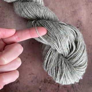 Gray Fingering Weight Lamb Wool Yarn 450 yards Icelandic Lamb Wool Yarn Montana - Copia Cove