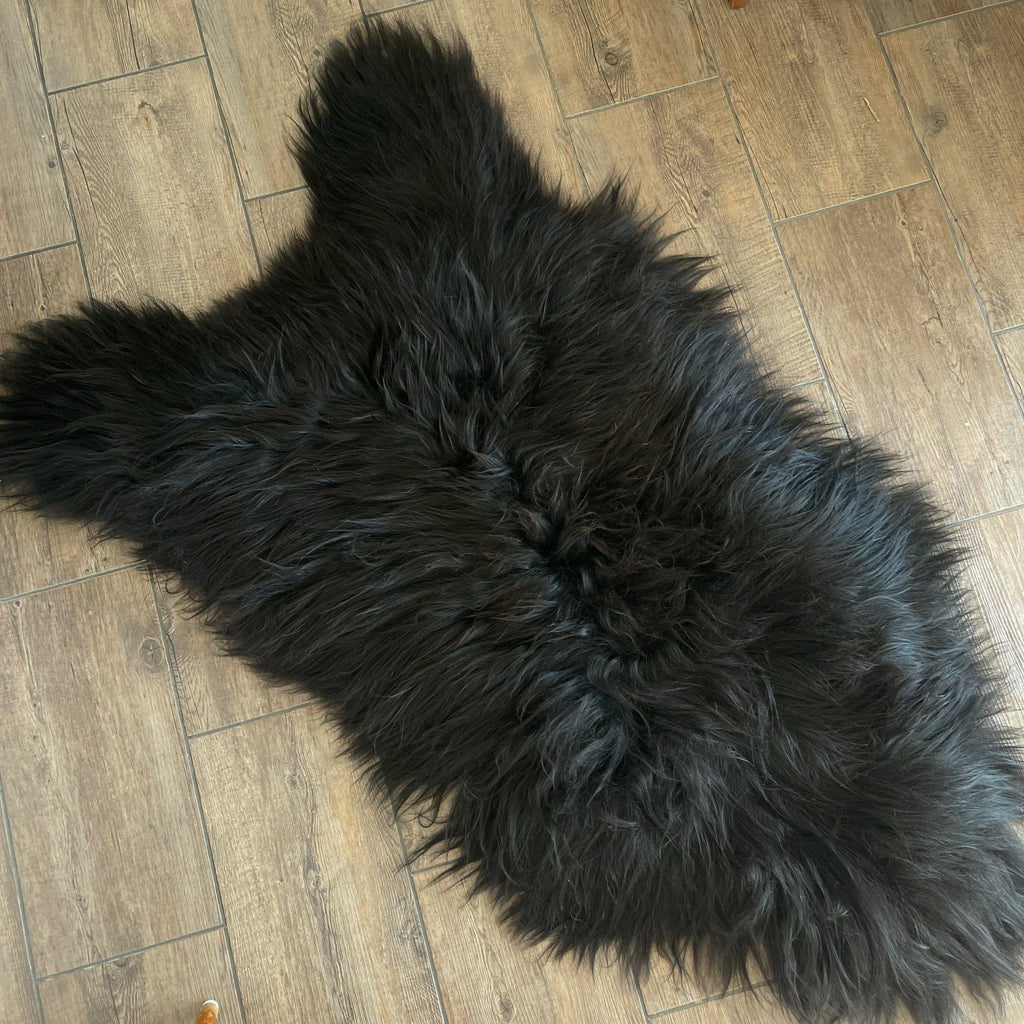 Copia Cove Icelandic Sheep & Wool Viking Fur Mantle Black Sheepskin Shieldmaiden Shoulder Cape Copia Cove