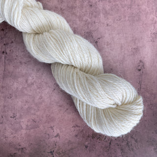 White Bulky Weight Lamb Wool Yarn 3-Ply 115 yards Icelandic Lamb Wool Yarn Montana - Copia Cove