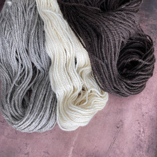 White Bulky Weight Lamb Wool Yarn 3-Ply 115 yards Icelandic Lamb Wool Yarn Montana - Copia Cove