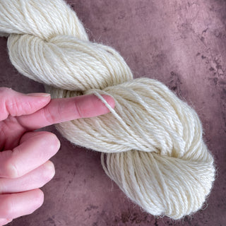 White Bulky Weight Lamb Wool Yarn 3-Ply 115 yards Icelandic Lamb Wool Yarn Montana - Copia Cove