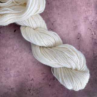 White Bulky Weight Lamb Wool Yarn 3-Ply 115 yards Icelandic Lamb Wool Yarn Montana - Copia Cove