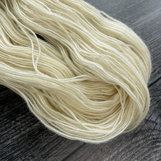 White Fingering Weight Lamb Wool Yarn 450 yards Icelandic Lamb Wool Yarn Montana - Copia Cove Icelandic Sheep & Wool