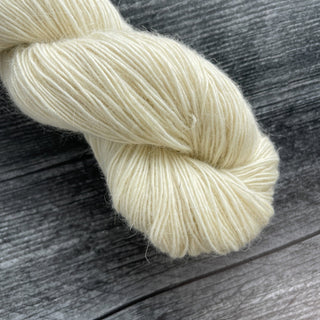 White Fingering Weight Lamb Wool Yarn 450 yards Icelandic Lamb Wool Yarn Montana - Copia Cove Icelandic Sheep & Wool