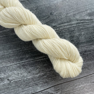 White Fingering Weight Lamb Wool Yarn 450 yards Icelandic Lamb Wool Yarn Montana - Copia Cove Icelandic Sheep & Wool