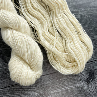 White Fingering Weight Lamb Wool Yarn 450 yards Icelandic Lamb Wool Yarn Montana - Copia Cove Icelandic Sheep & Wool