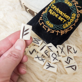 Bone Elder Futhark Viking Rune Set with Bag - Copia Cove