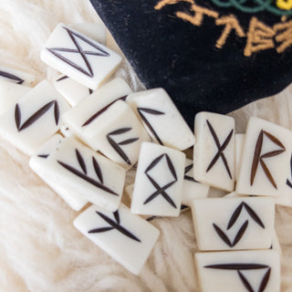 Bone Elder Futhark Viking Rune Set with Bag - Copia Cove