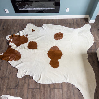 Premium Jumbo Cowhide Spotted Brown and White "E" - Copia Cove