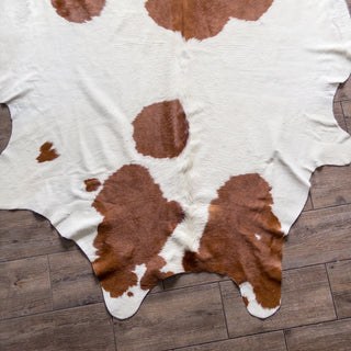 Premium Jumbo Cowhide Spotted Brown and White "E" - Copia Cove