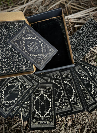 RUNE ORACLE DECK ELDER FUTHARK - Copia Cove