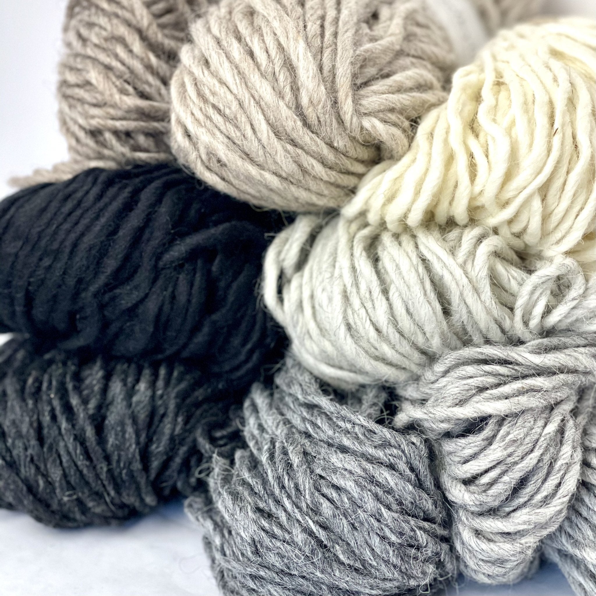 Light Grey Chunky Yarn,Super Bulky Yarn,500g/1.1lbs Arm Knitting
