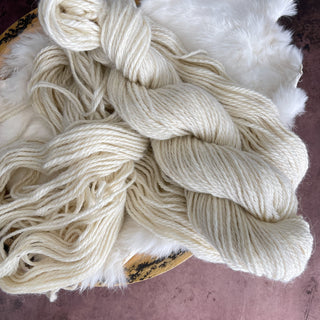 White Bulky Weight Lamb Wool Yarn 3-Ply 115 yards Icelandic Lamb Wool Yarn Montana - Copia Cove